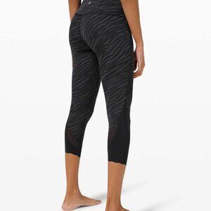 Wunder Under High Rise Crop 23" *Updated Scalloped Full on Luxtreme | Size 4